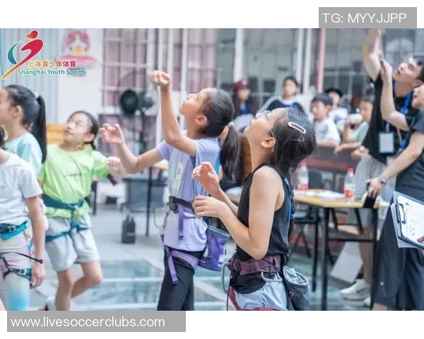 上海攀岩队的默契配合与团队精神探讨聚焦攀岩运动发展