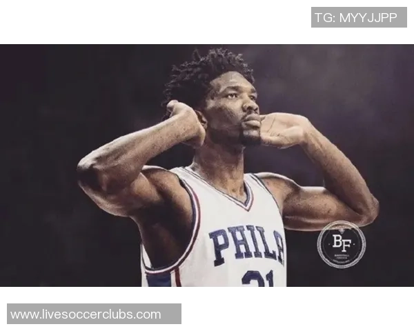 乔尔恩比德如何在NBA赛场上展现统治力与领导魅力的双重角色